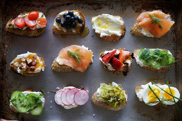 Many ways to make a ricotta crostini for a party