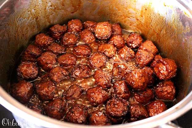 How to stew Sweet Heat Molasses Meatballs for a Party