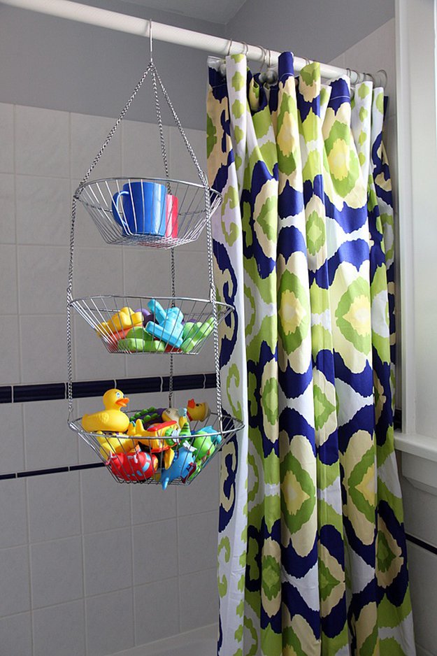 Hanging Shower Toy Storage Hack | www.diyready.com/storage-solutions-life-hack/