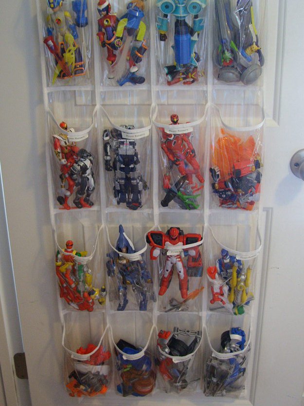 Easy and Cheap Toy Storage Solution for Kids | www.diyready.com/storage-solutions-life-hack/