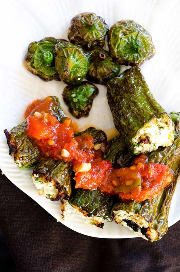 DIY-Finger-Foods-Cheese-stuffed-peppers-3