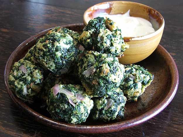 DIY-Finger-Foods-Spinach-balls-1